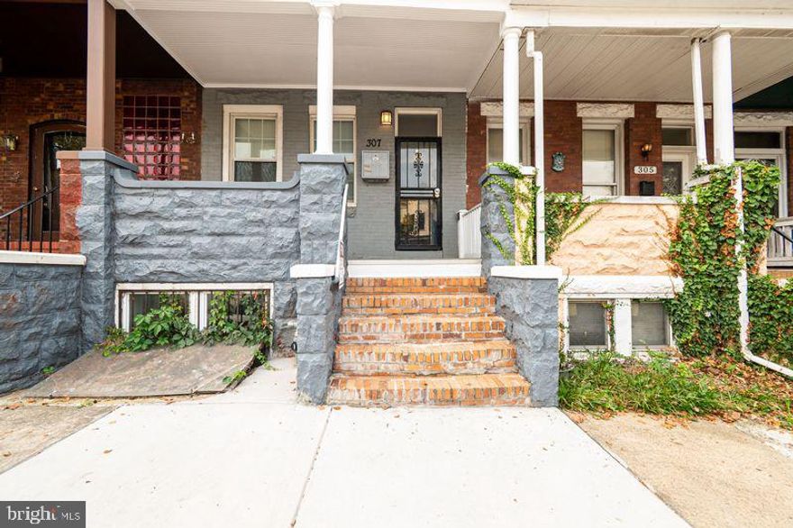 This basement apartment features a 1 bedroom, 1 bathroom layout.  This apartment has a separate entrance, updated kitchen, and brand-new appliances. Applicants are required to have a minimum credit score of 700.