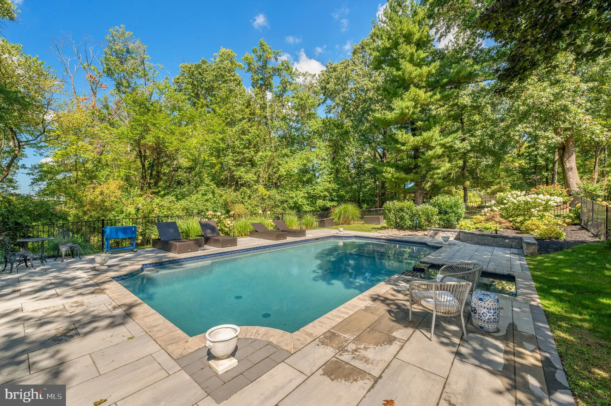 Exton, Pennsylvania 19341, United States, 5 Bedrooms Bedrooms, ,4 BathroomsBathrooms,Residential,Contingent,215571