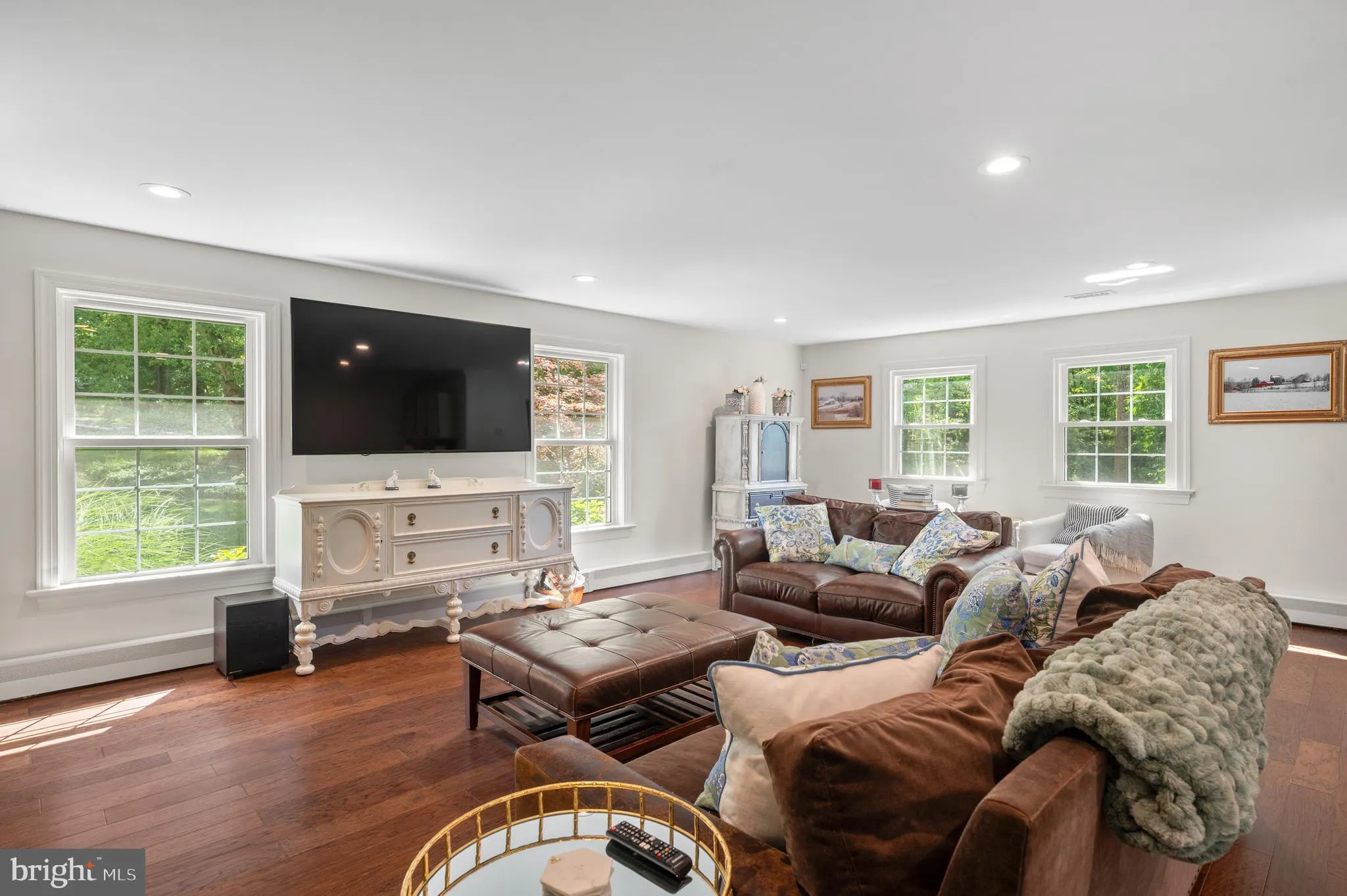 Exton, Pennsylvania 19341, United States, 5 Bedrooms Bedrooms, ,4 BathroomsBathrooms,Residential,Contingent,215571