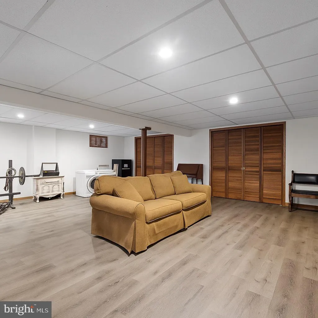 Exton, Pennsylvania 19341, United States, 5 Bedrooms Bedrooms, ,4 BathroomsBathrooms,Residential,Contingent,215571