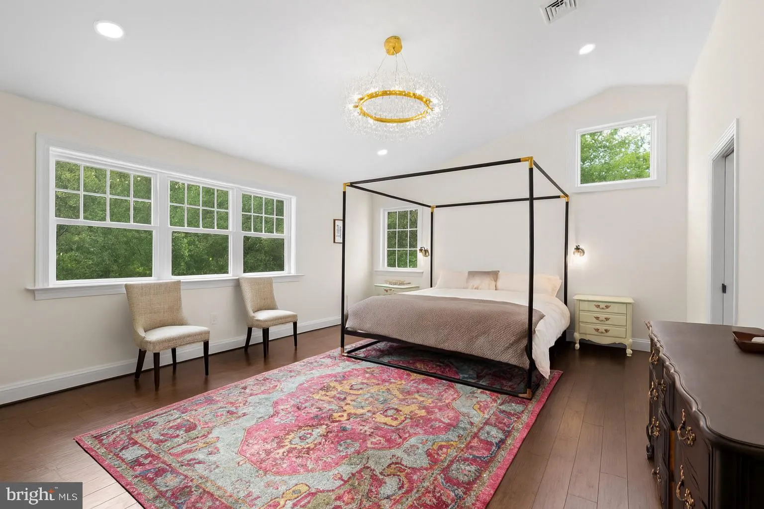 Exton, Pennsylvania 19341, United States, 5 Bedrooms Bedrooms, ,4 BathroomsBathrooms,Residential,Contingent,215571