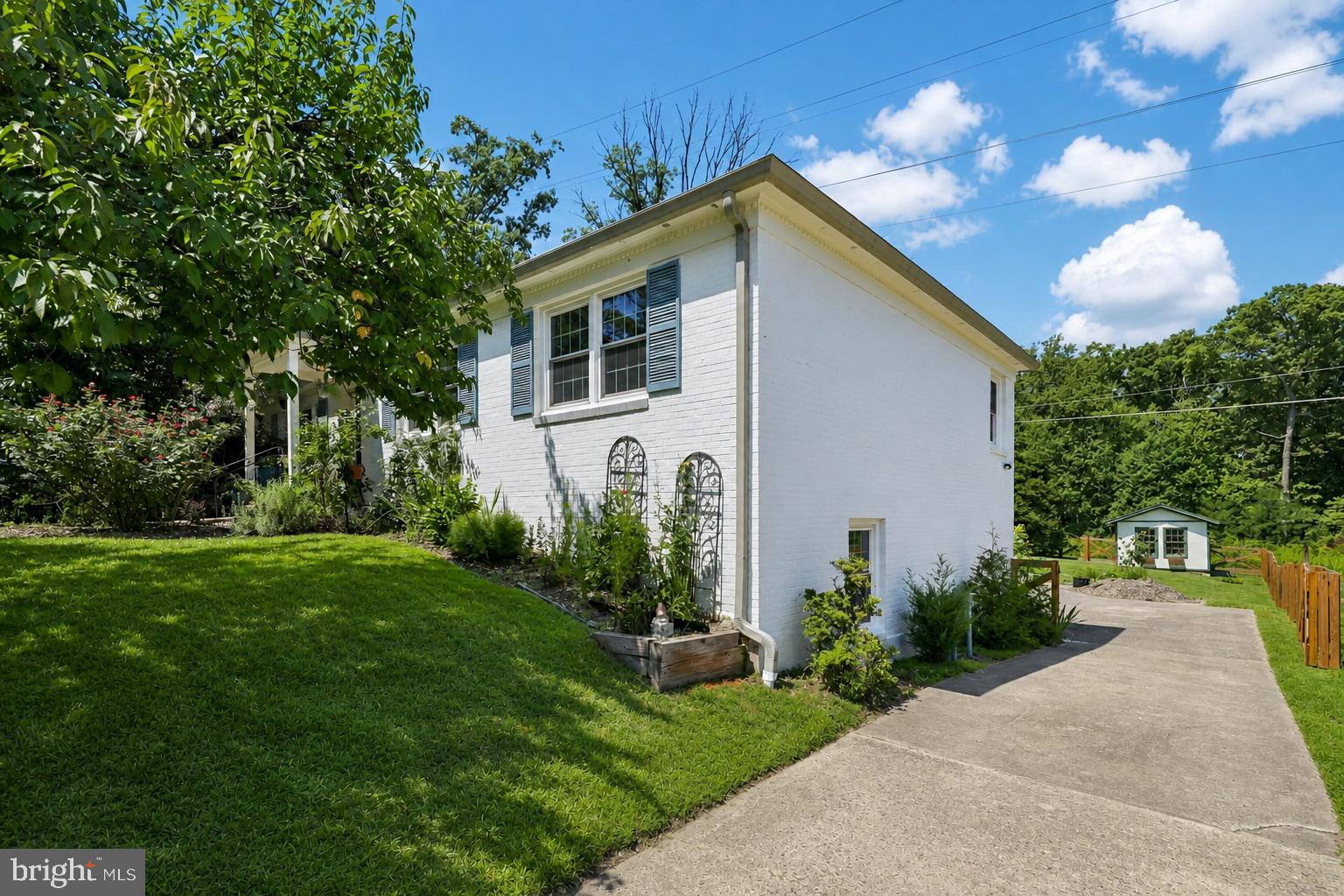 6126 REDWOOD LANE