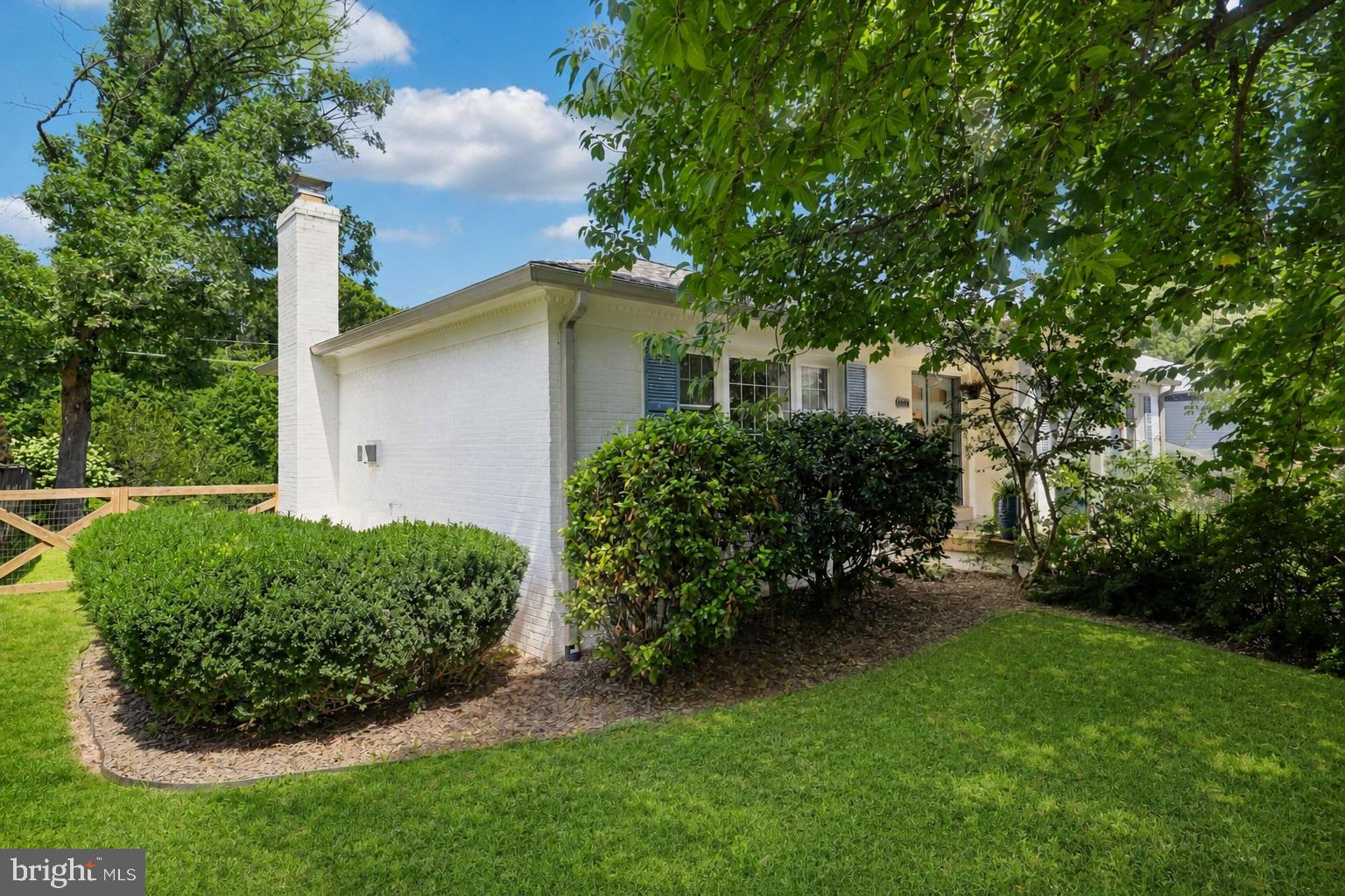 6126 REDWOOD LANE