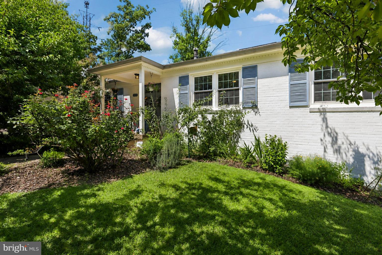 6126 REDWOOD LANE