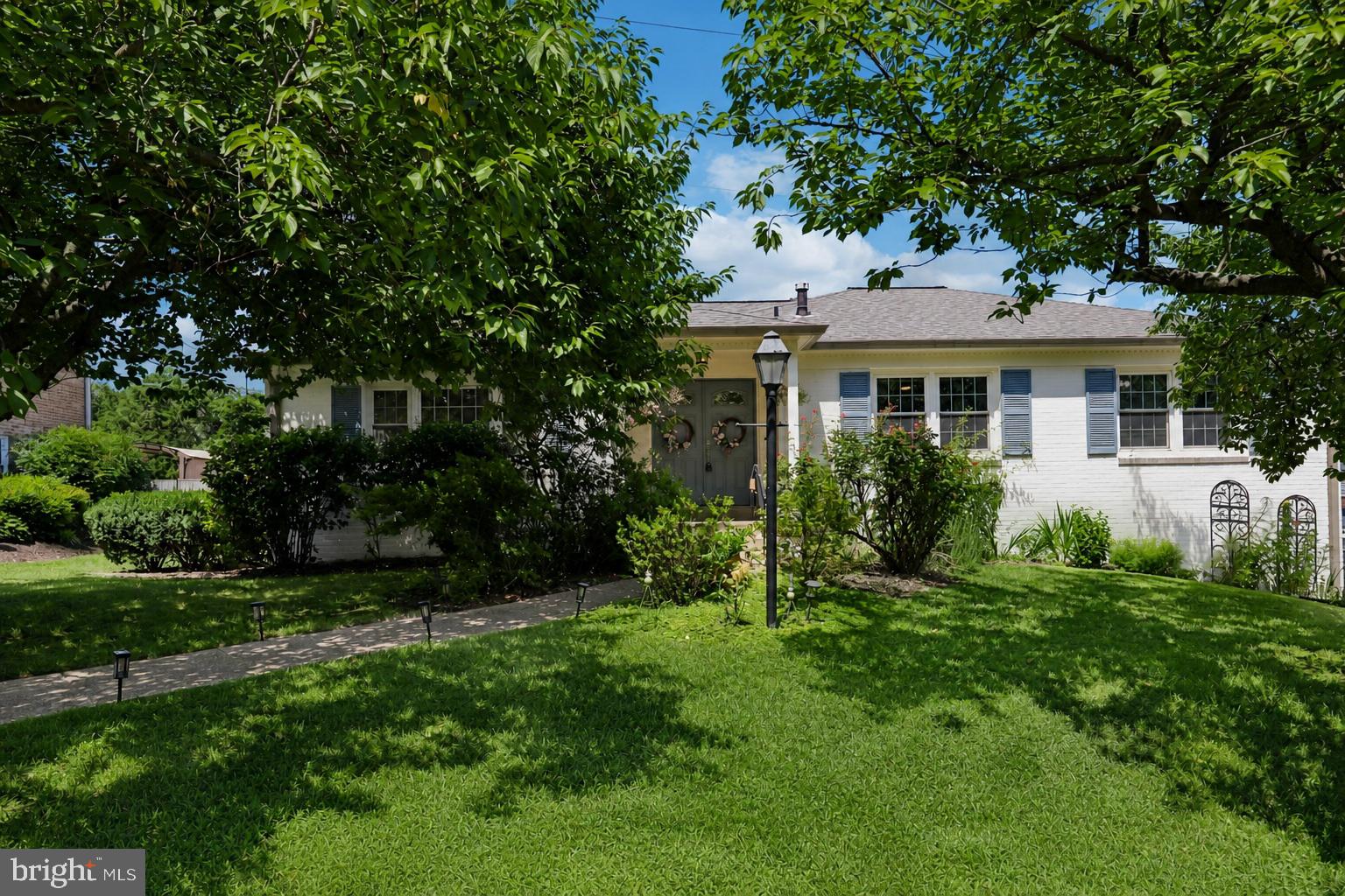 6126 REDWOOD LANE