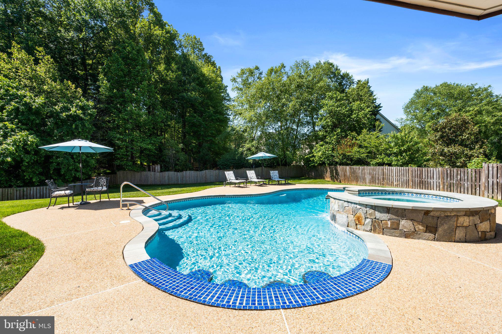 MEADOWBROOK WOODS - Residential