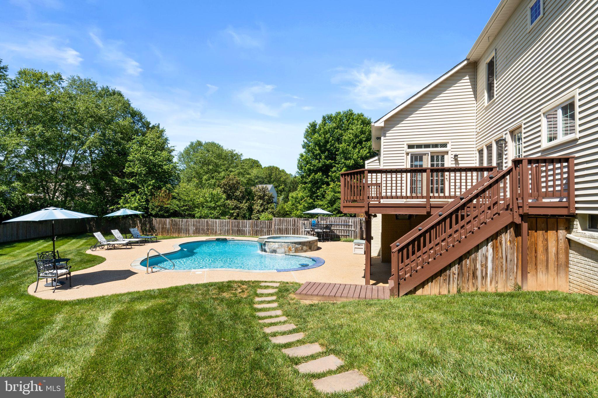 MEADOWBROOK WOODS - Residential