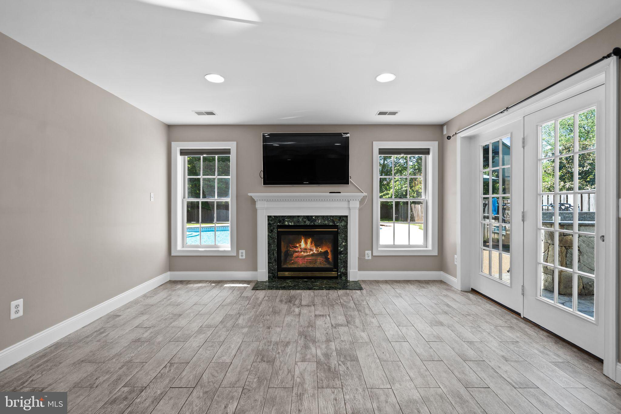MEADOWBROOK WOODS - Residential
