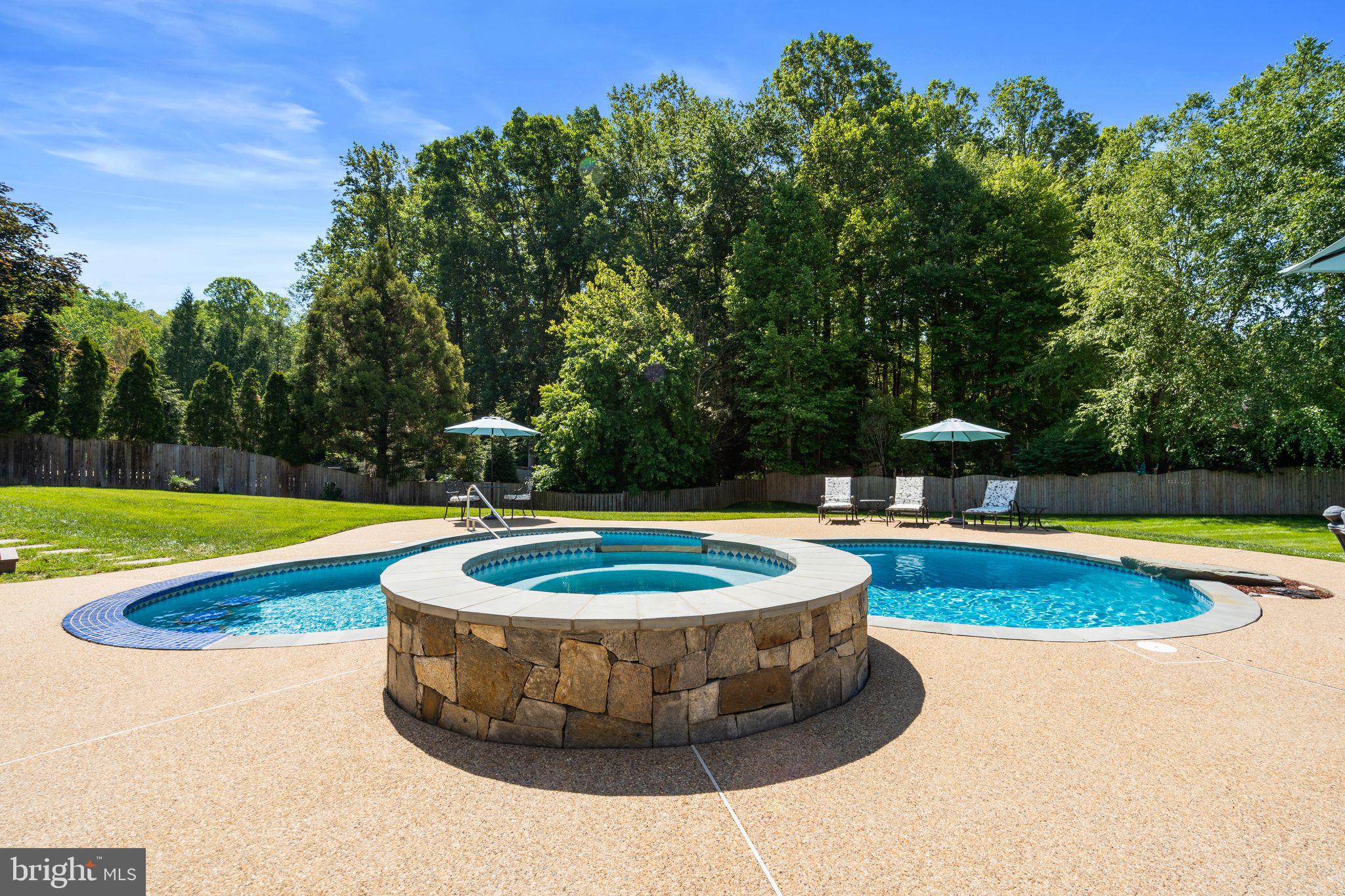 MEADOWBROOK WOODS - Residential