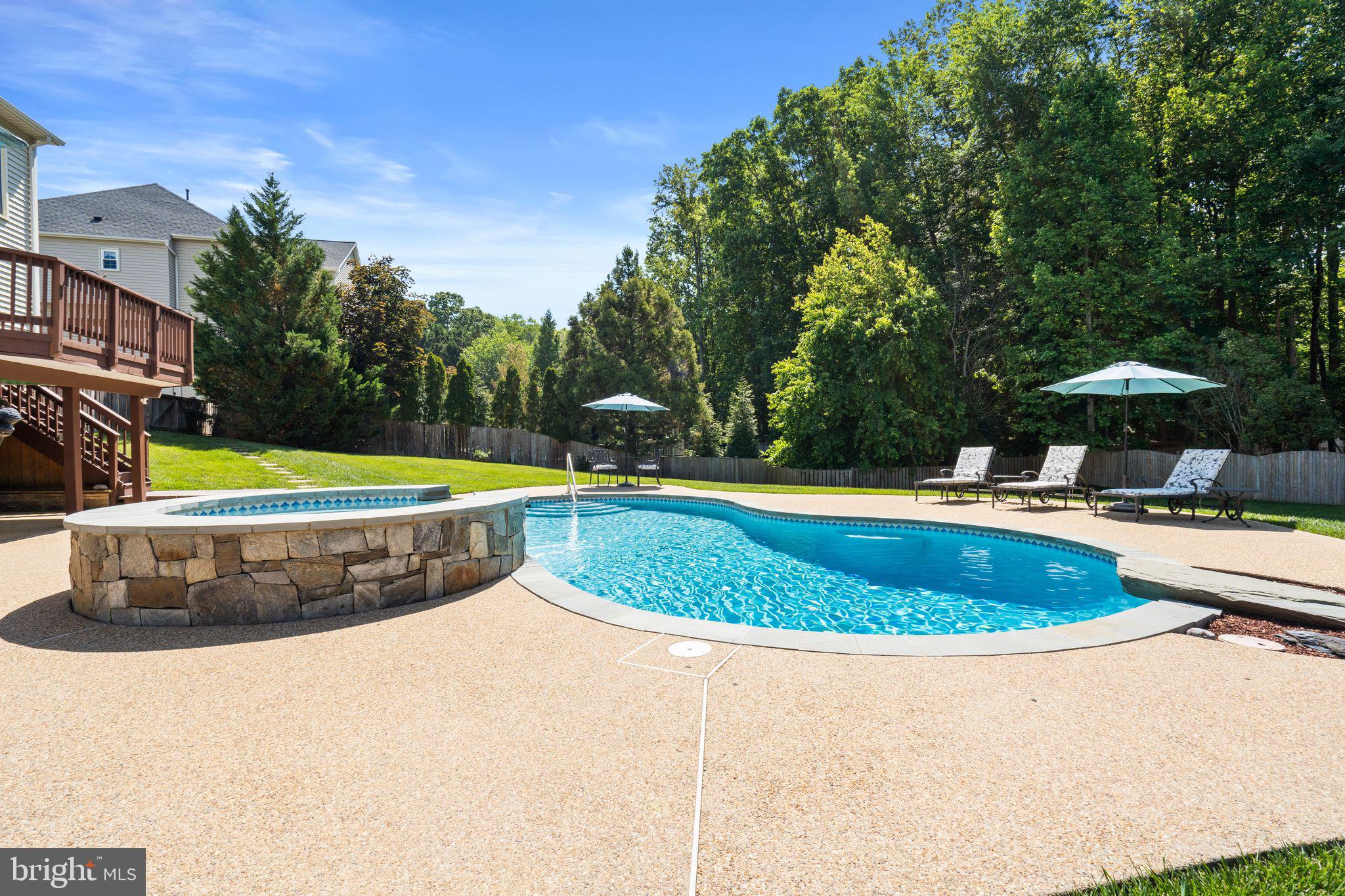 MEADOWBROOK WOODS - Residential