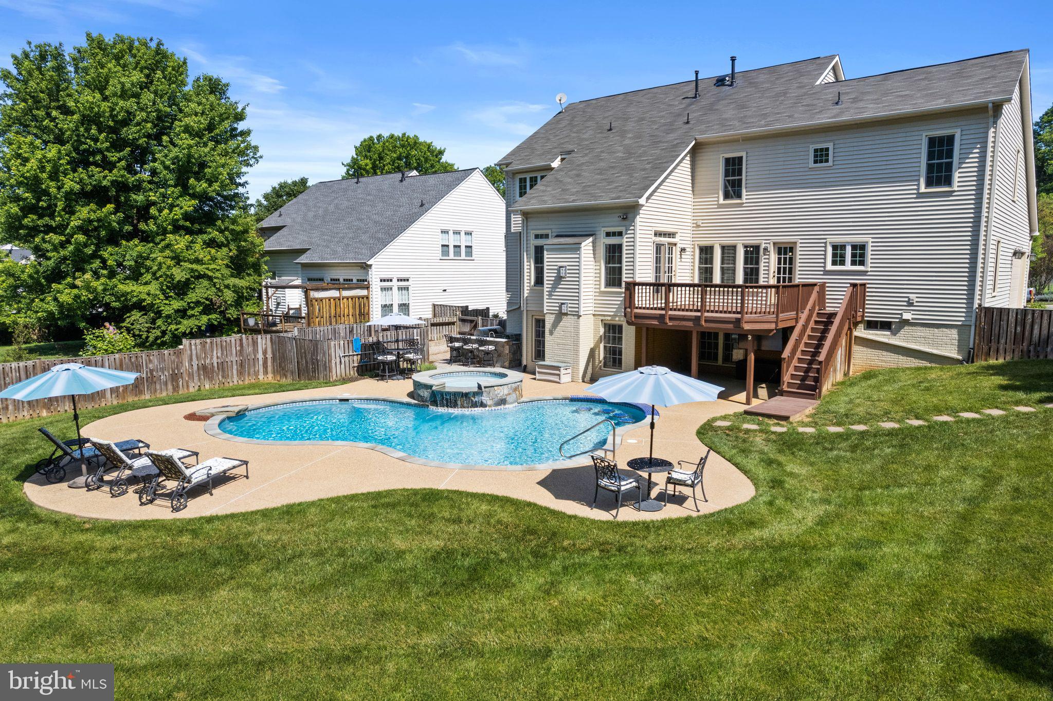 MEADOWBROOK WOODS - Residential