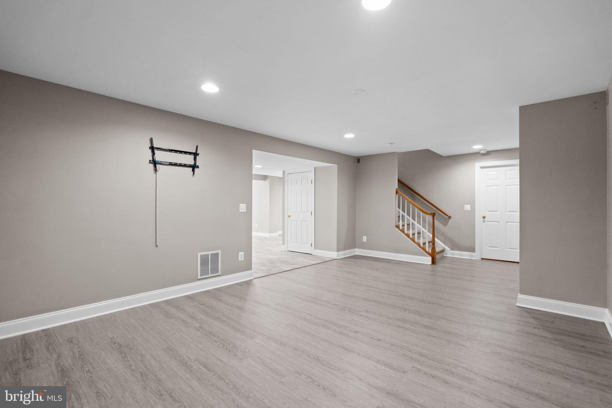 MEADOWBROOK WOODS - Residential