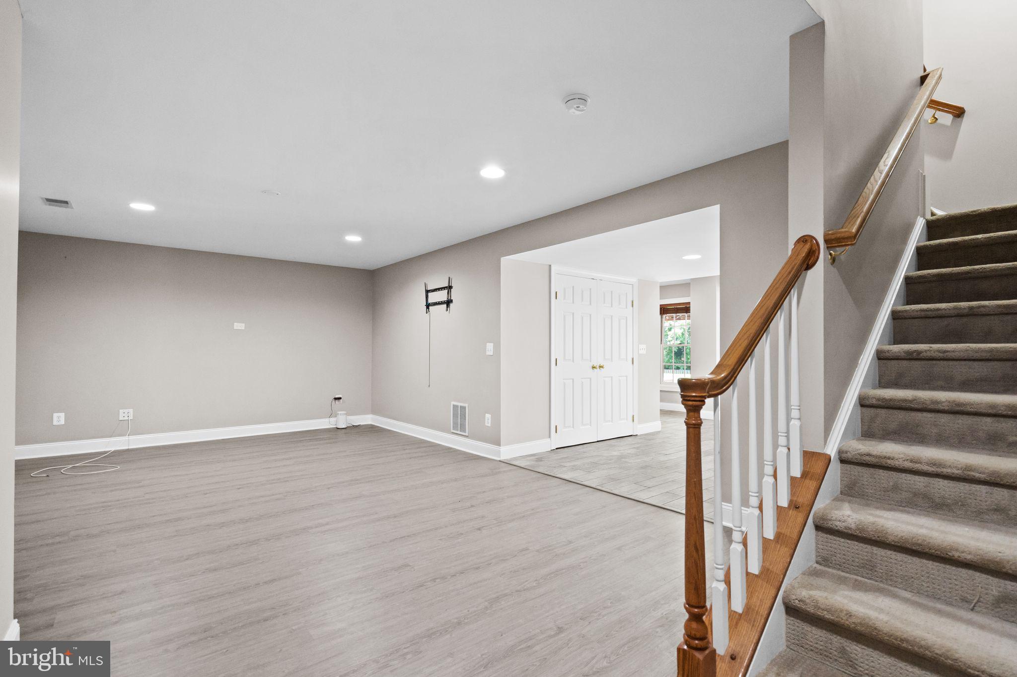 MEADOWBROOK WOODS - Residential