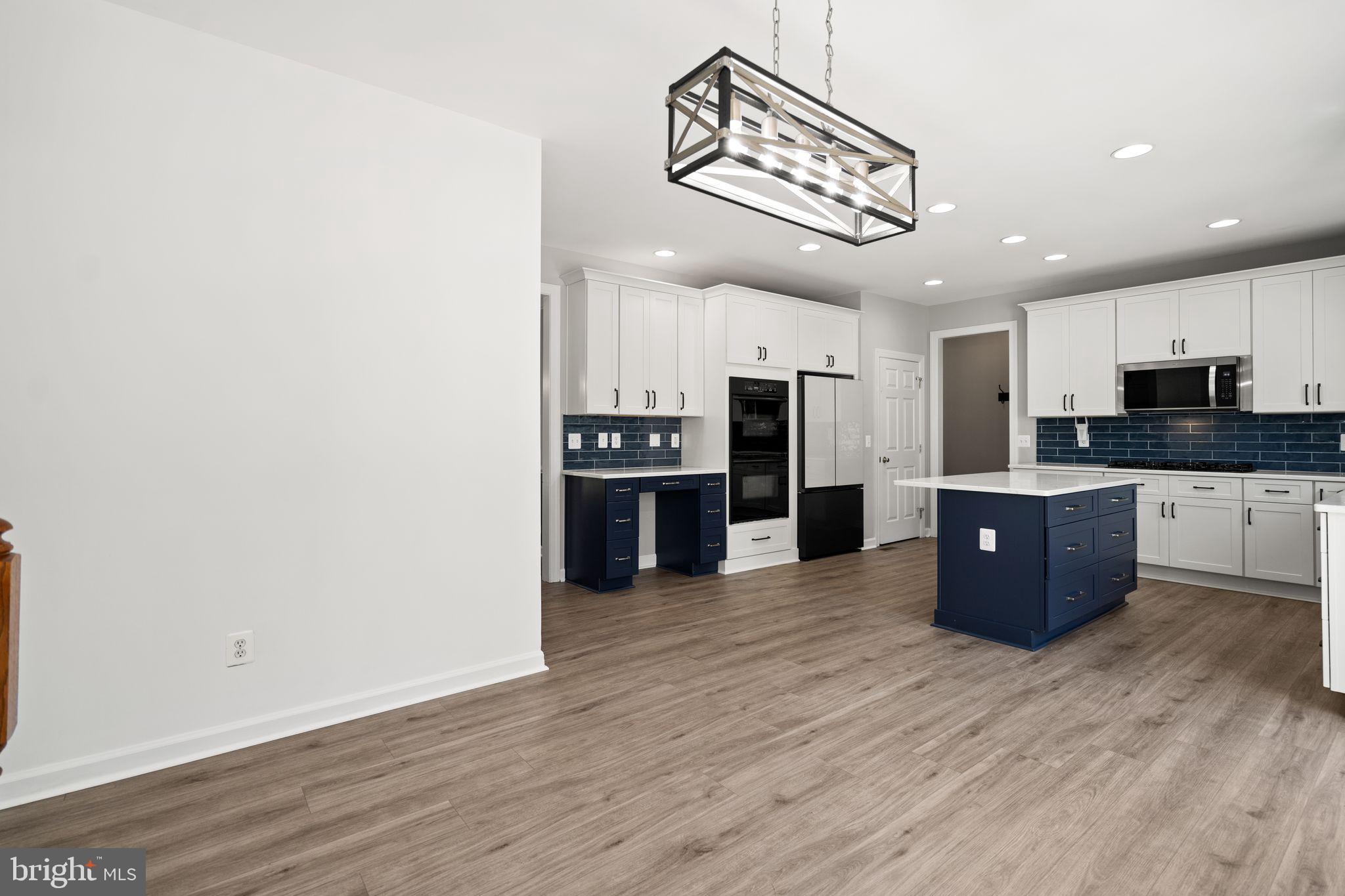 MEADOWBROOK WOODS - Residential