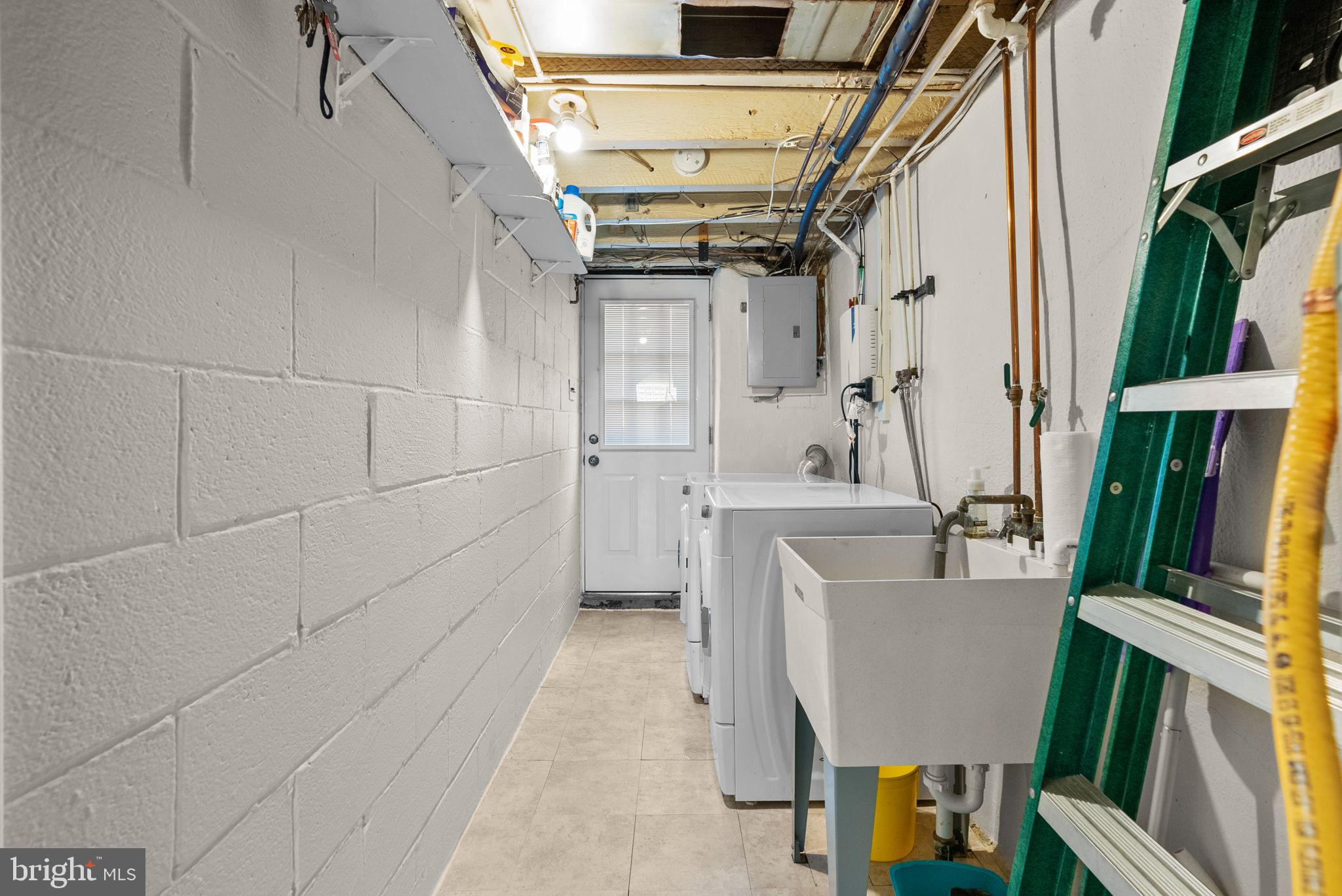 EAST FALLS - Residential