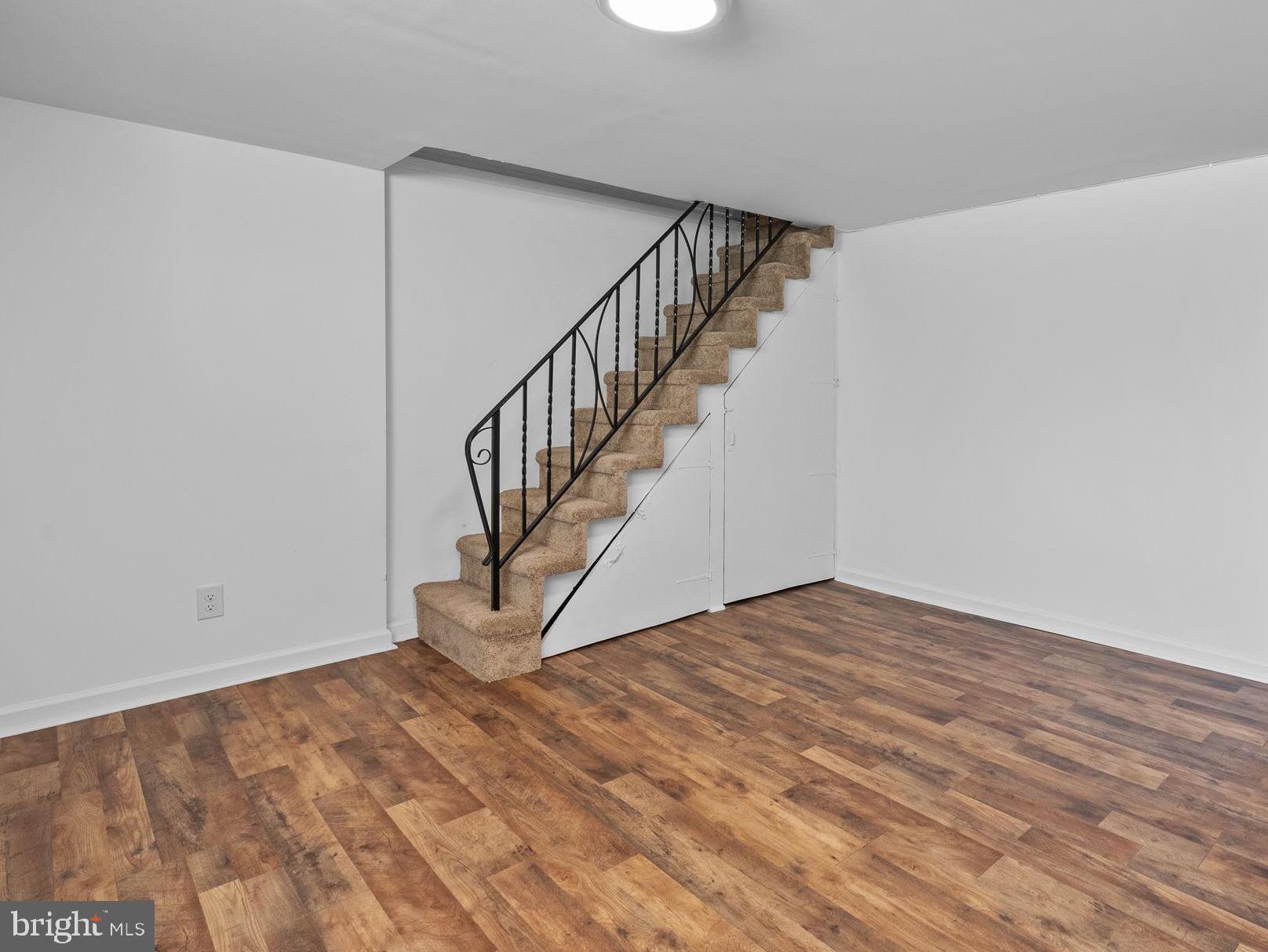 EAST FALLS - Residential