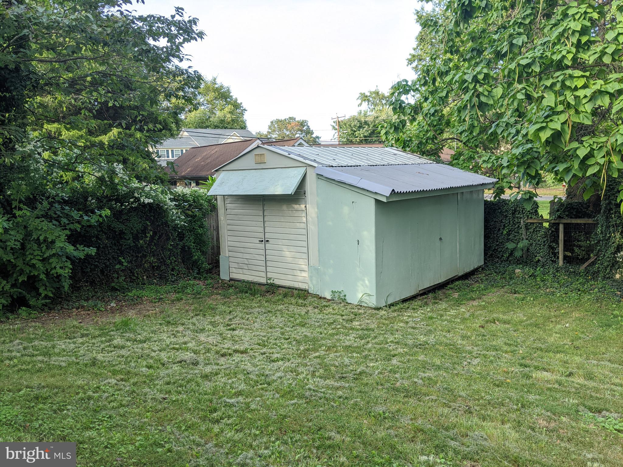 WOODLAND BEACH - Residential