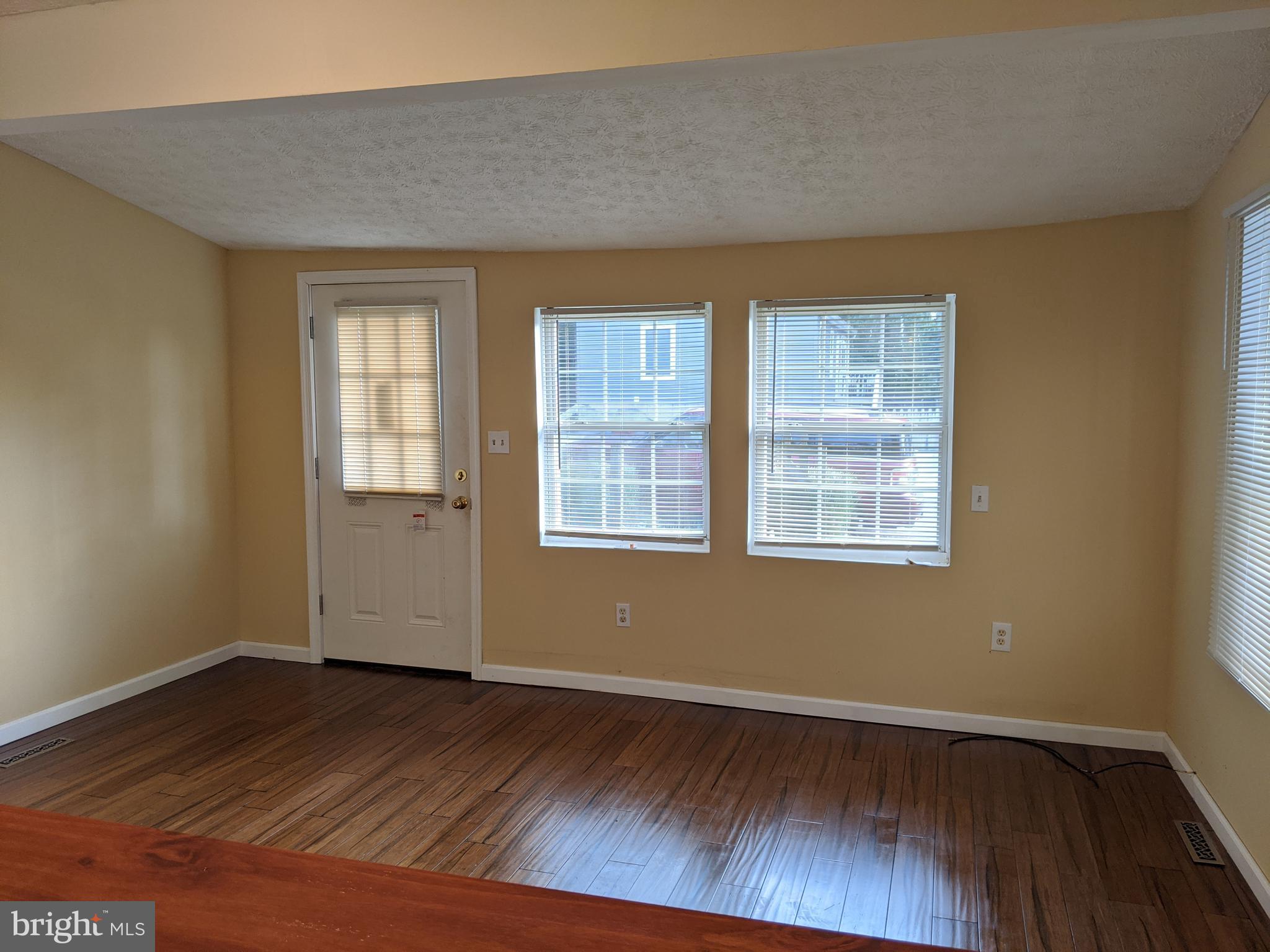 WOODLAND BEACH - Residential