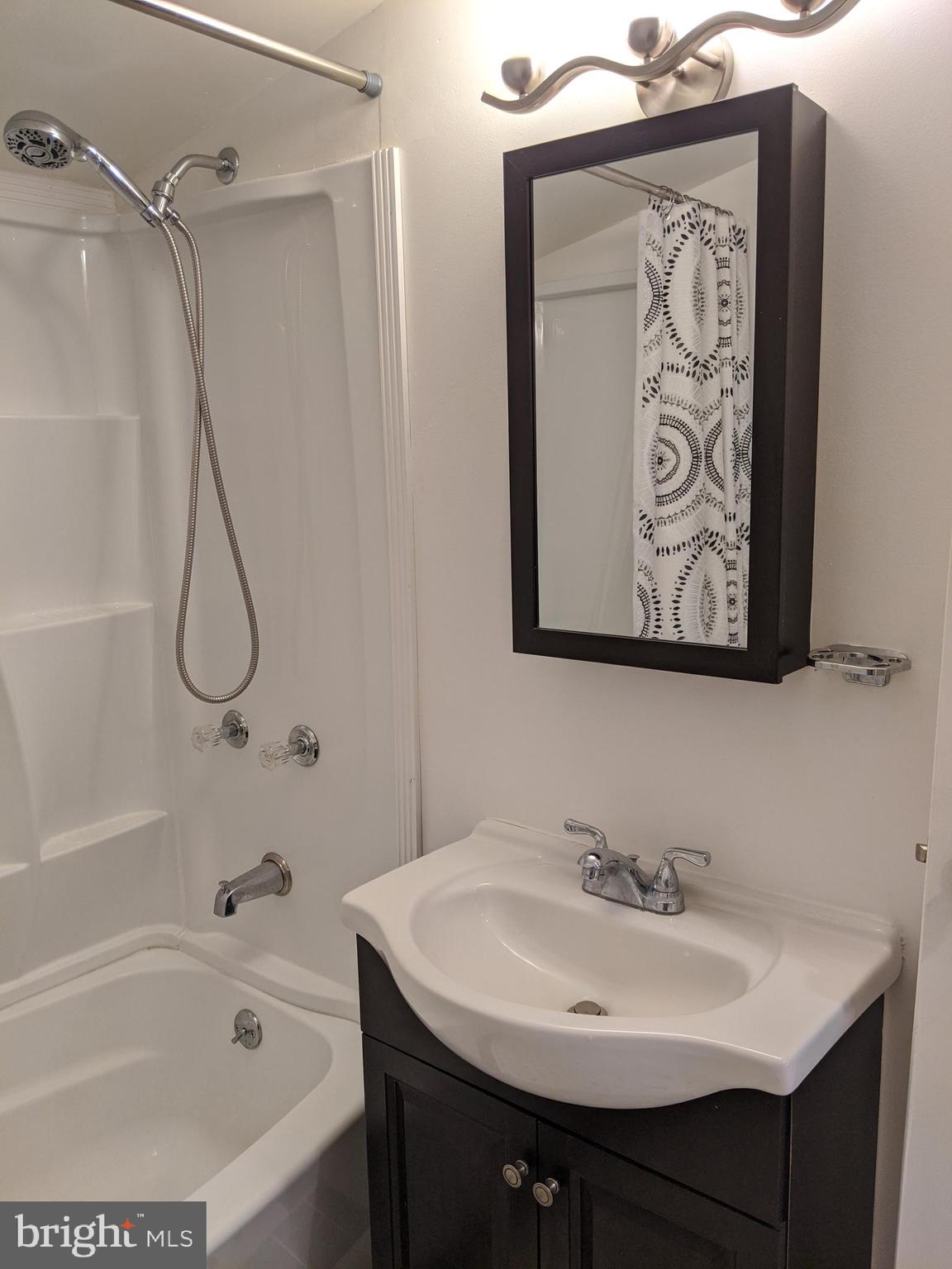 WOODLAND BEACH - Residential