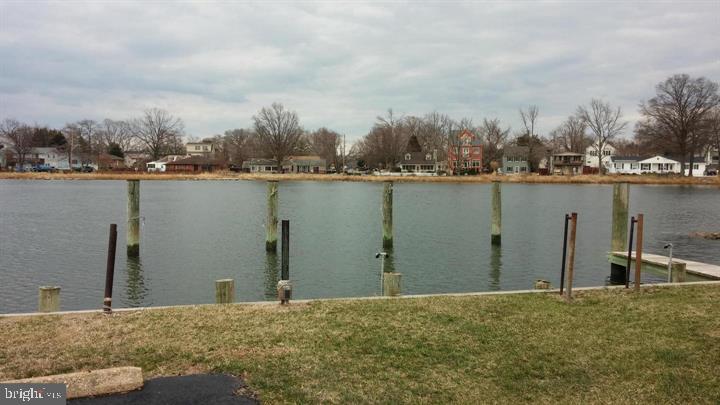 WOODLAND BEACH - Residential