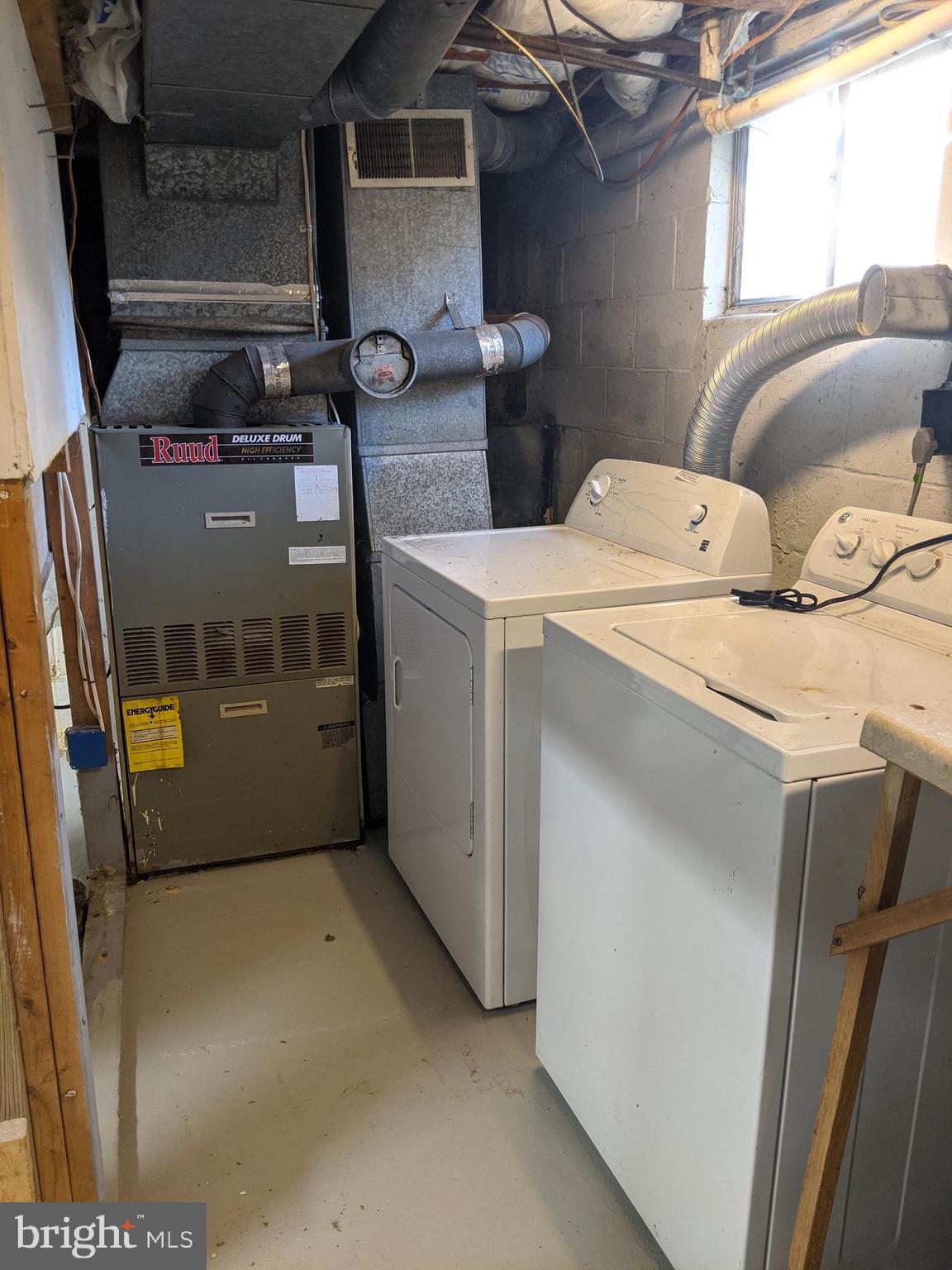 WOODLAND BEACH - Residential