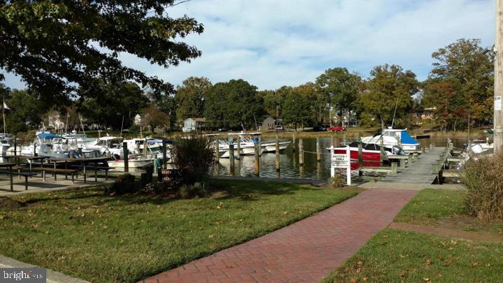 WOODLAND BEACH - Residential