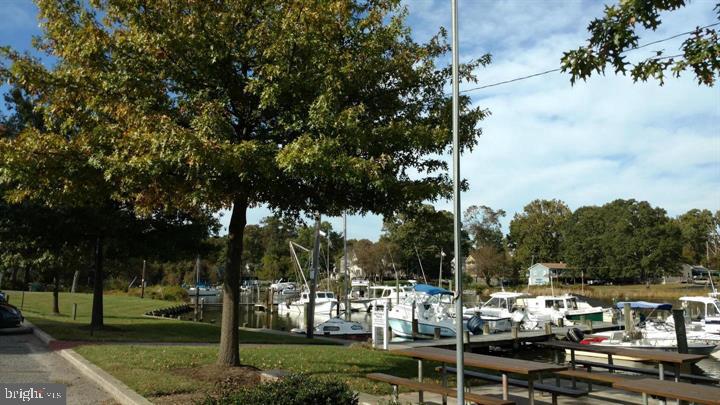 WOODLAND BEACH - Residential