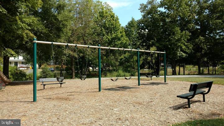 WOODLAND BEACH - Residential