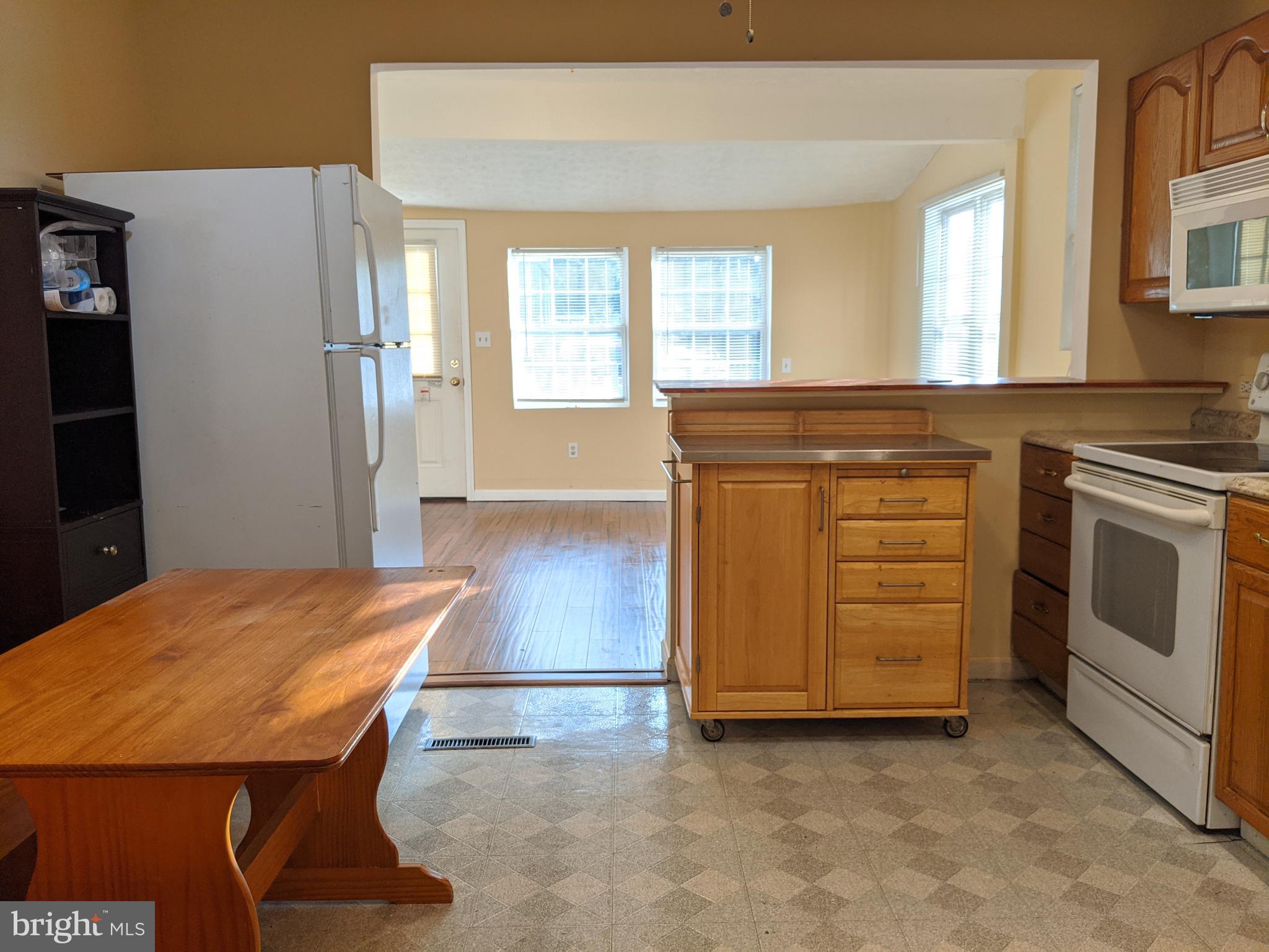 WOODLAND BEACH - Residential