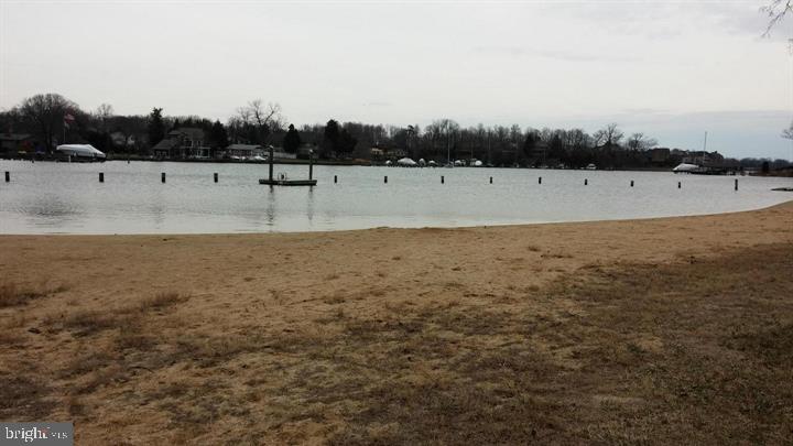 WOODLAND BEACH - Residential