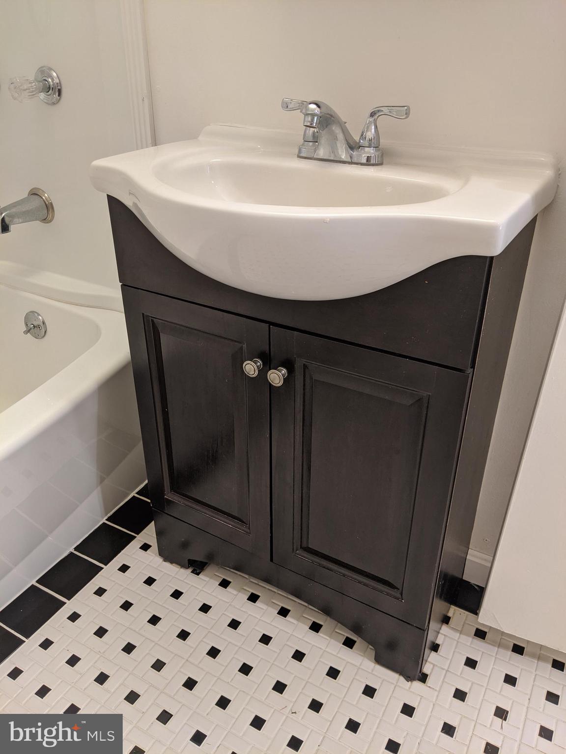 WOODLAND BEACH - Residential