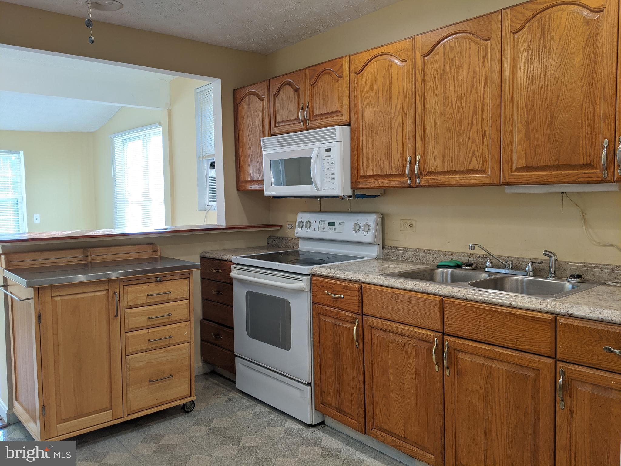 WOODLAND BEACH - Residential