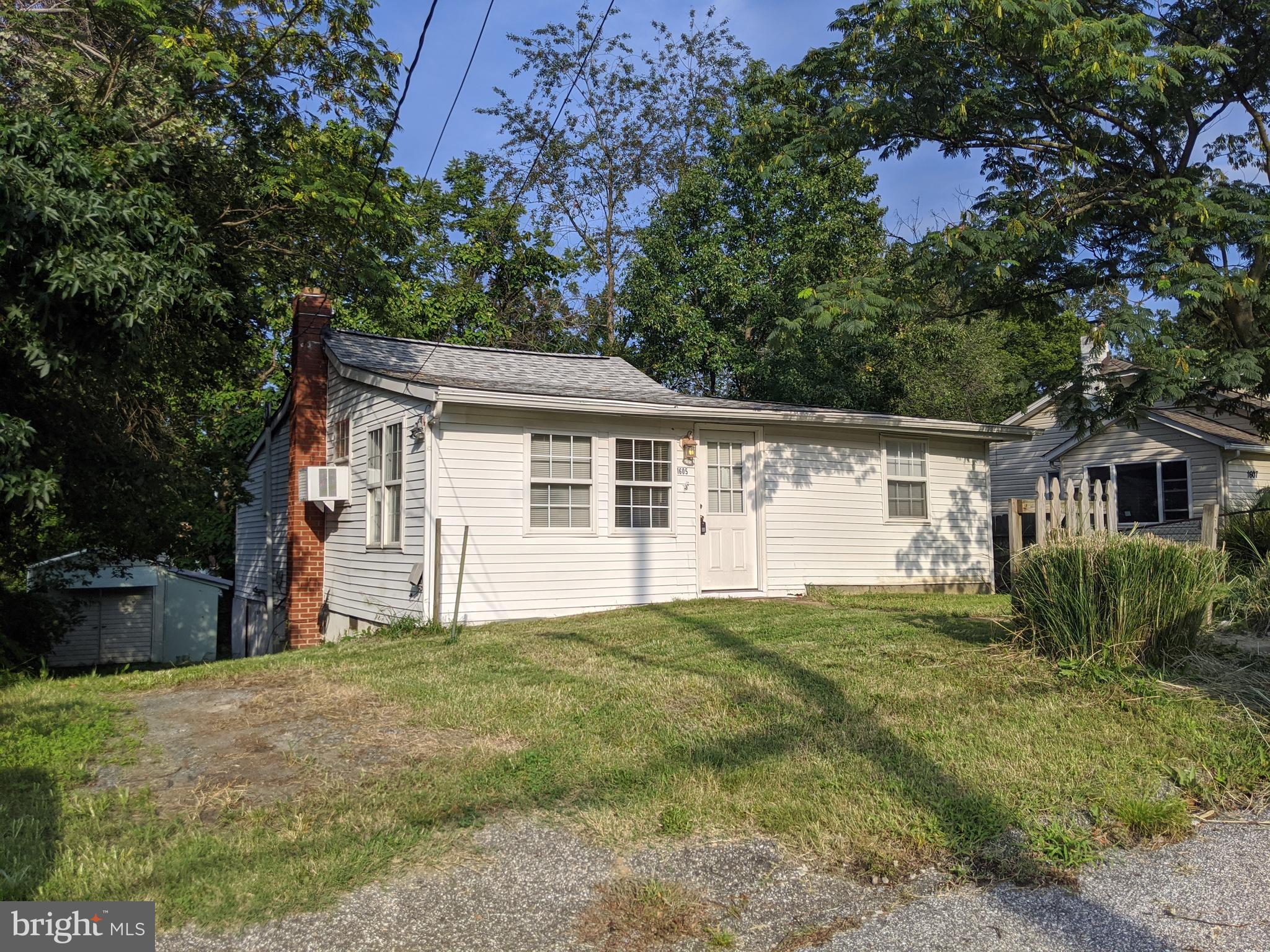 WOODLAND BEACH - Residential