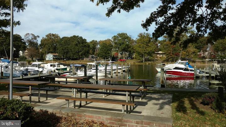 WOODLAND BEACH - Residential