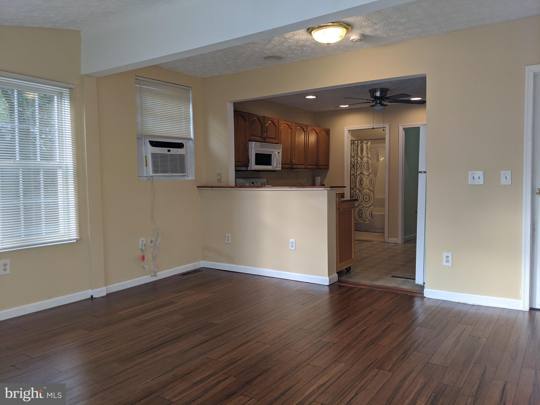 WOODLAND BEACH - Residential