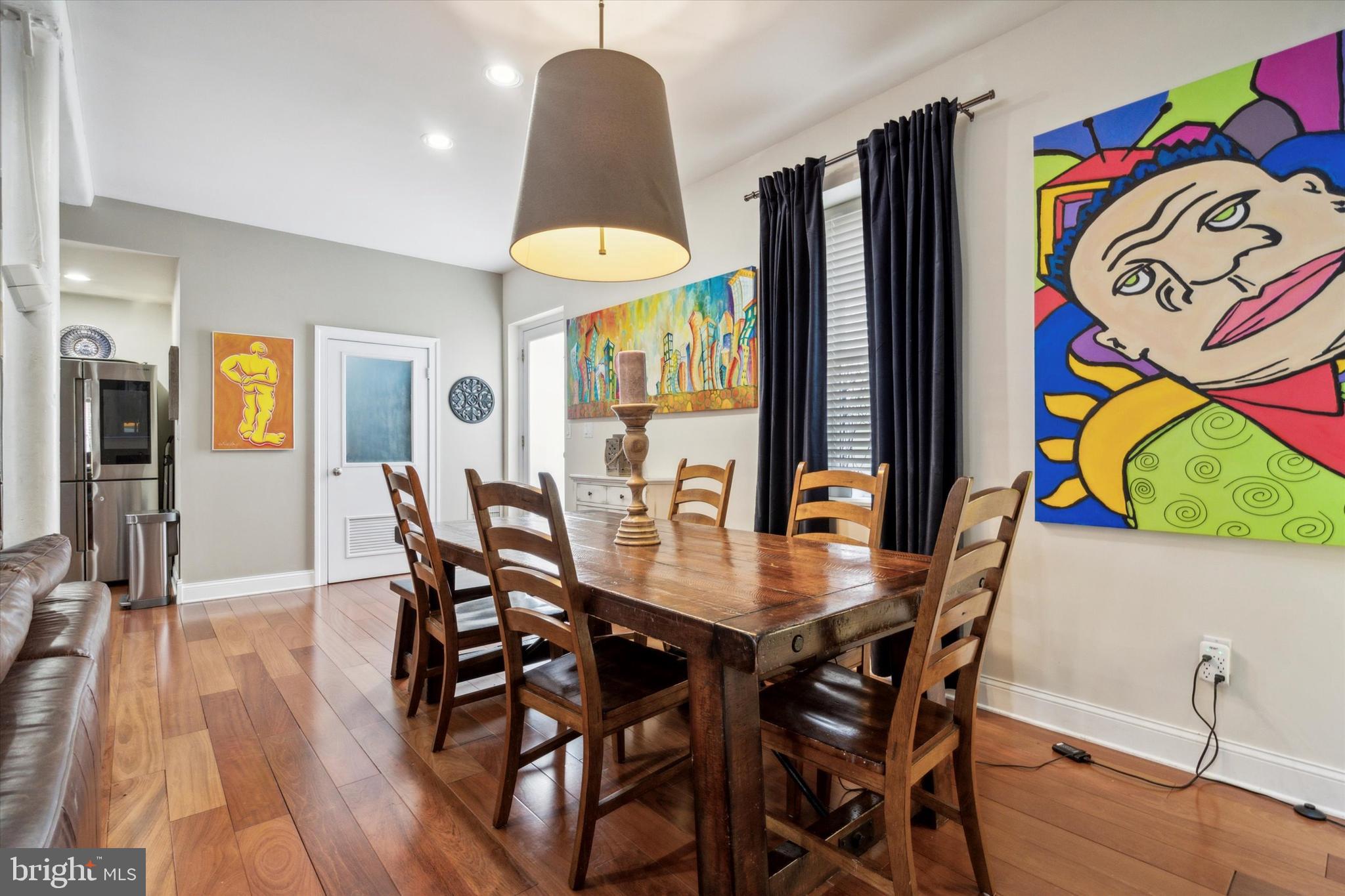 QUEEN VILLAGE - Residential