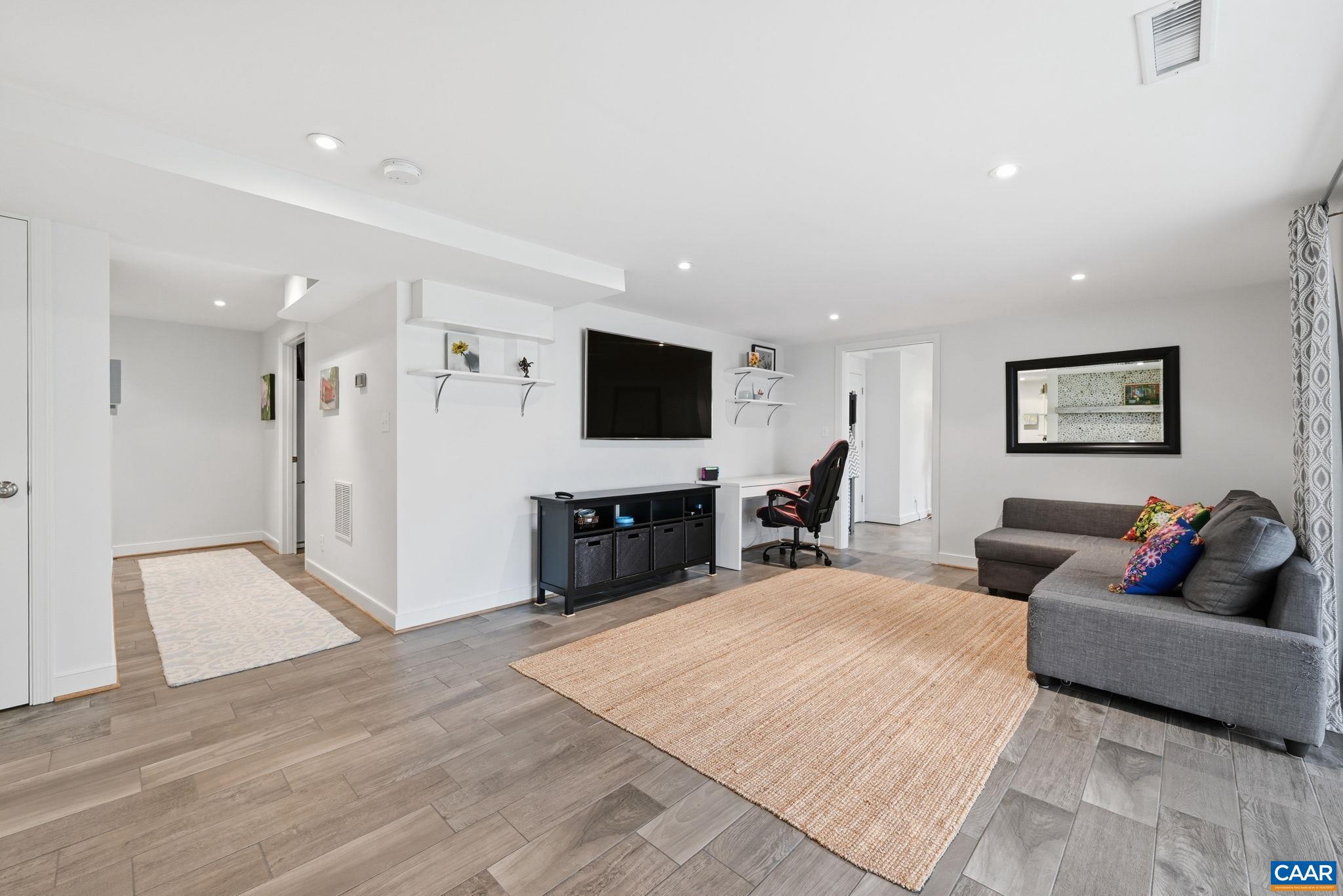 PINE GARTH RUN - Residential