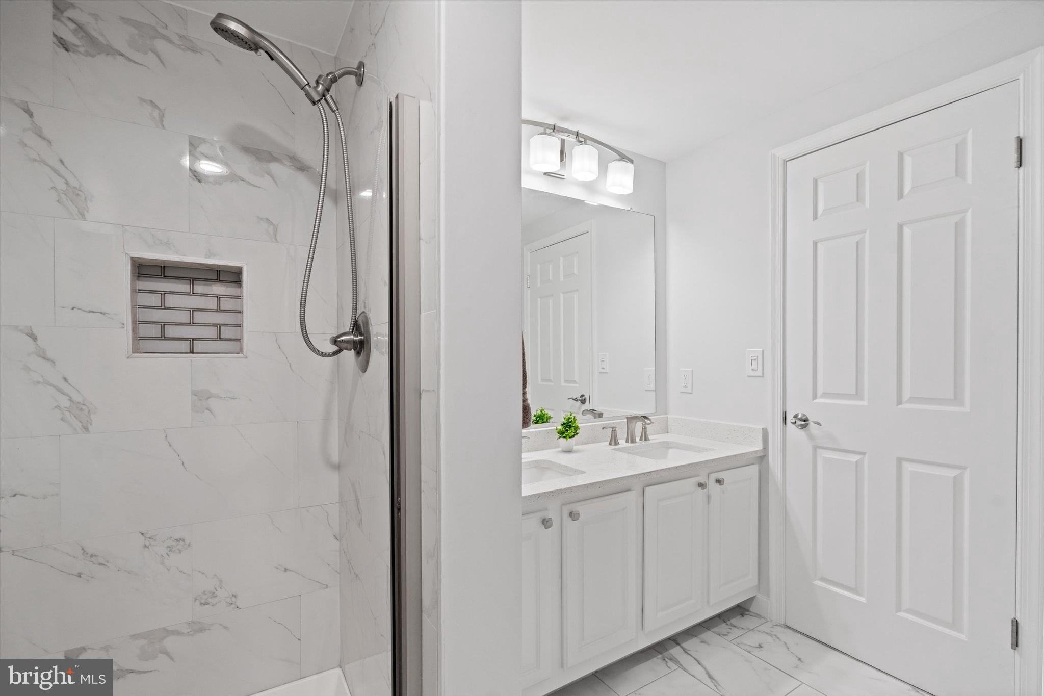 POTOMAC CHASE - Residential