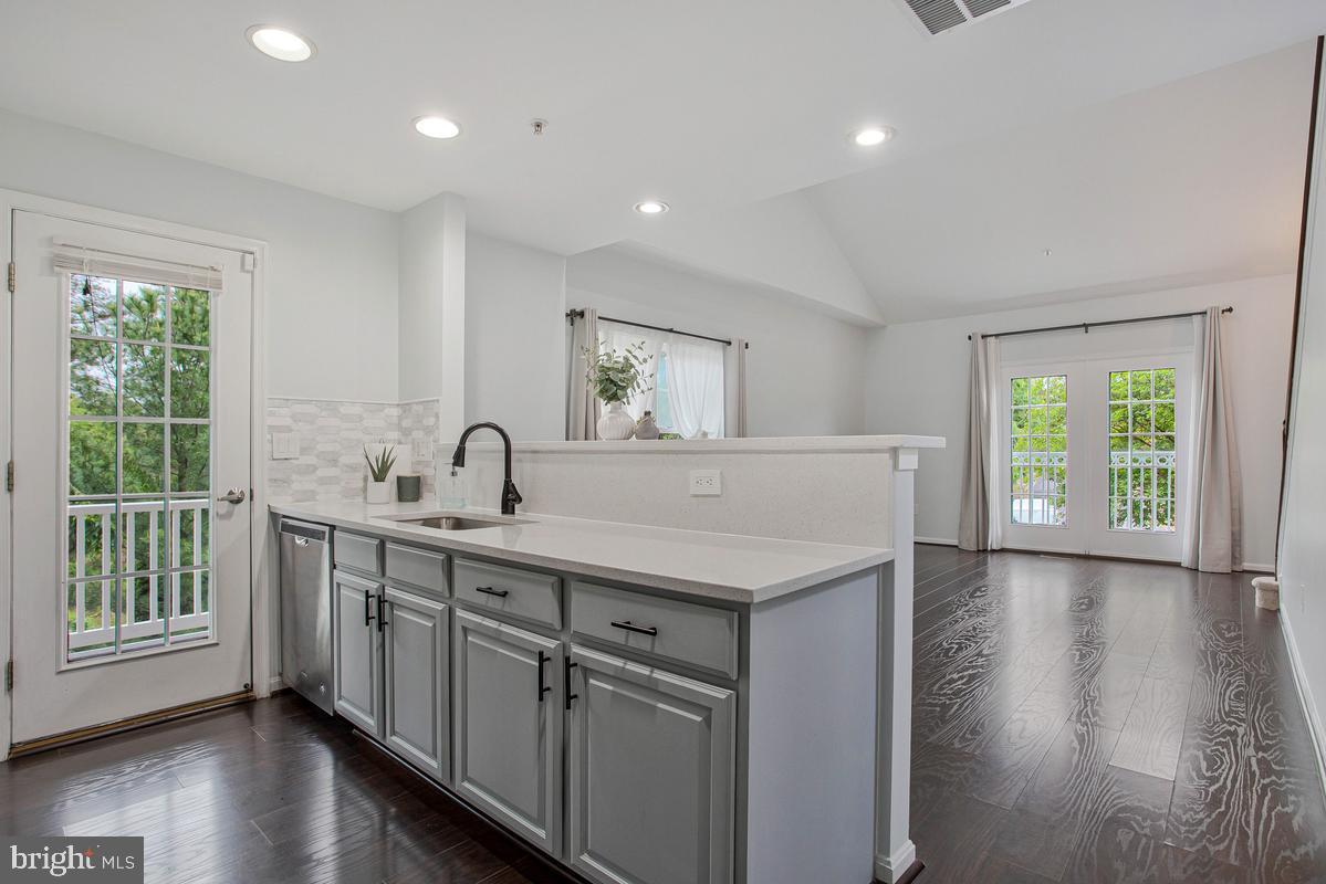 SEVEN OAKS - Residential