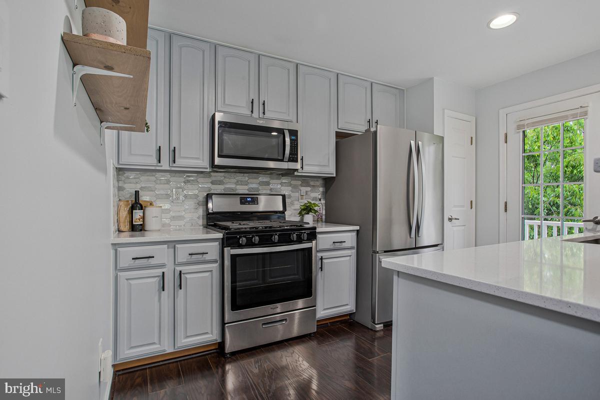 SEVEN OAKS - Residential