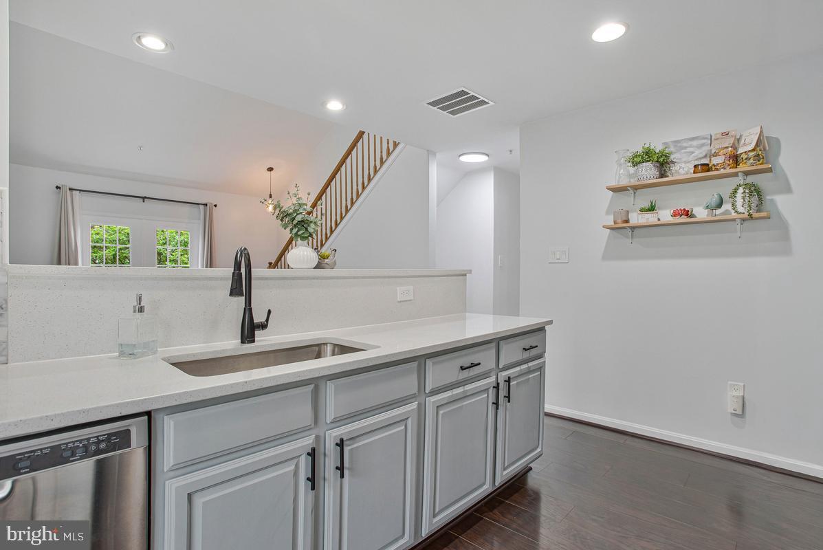 SEVEN OAKS - Residential