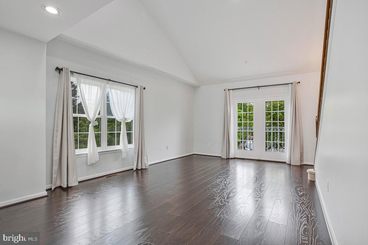 SEVEN OAKS - Residential