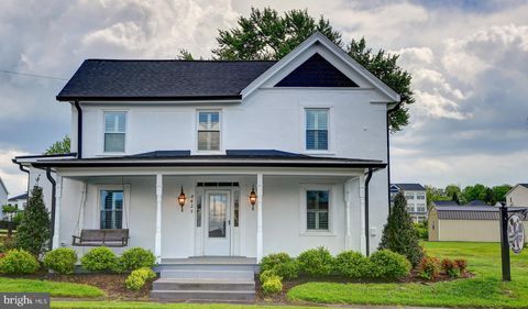8425 W MAIN MARSHALL VA 20115