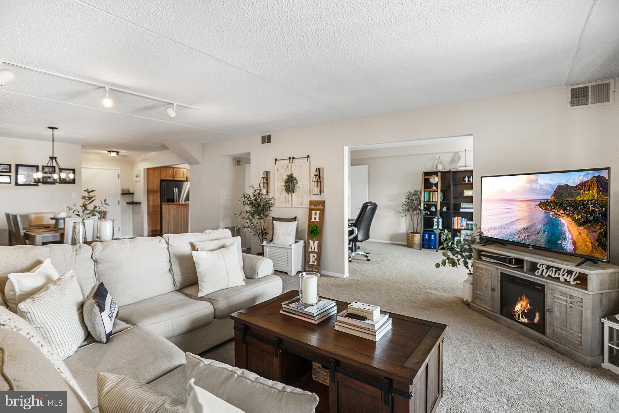 VALLEY FORGE TOWER - Residential