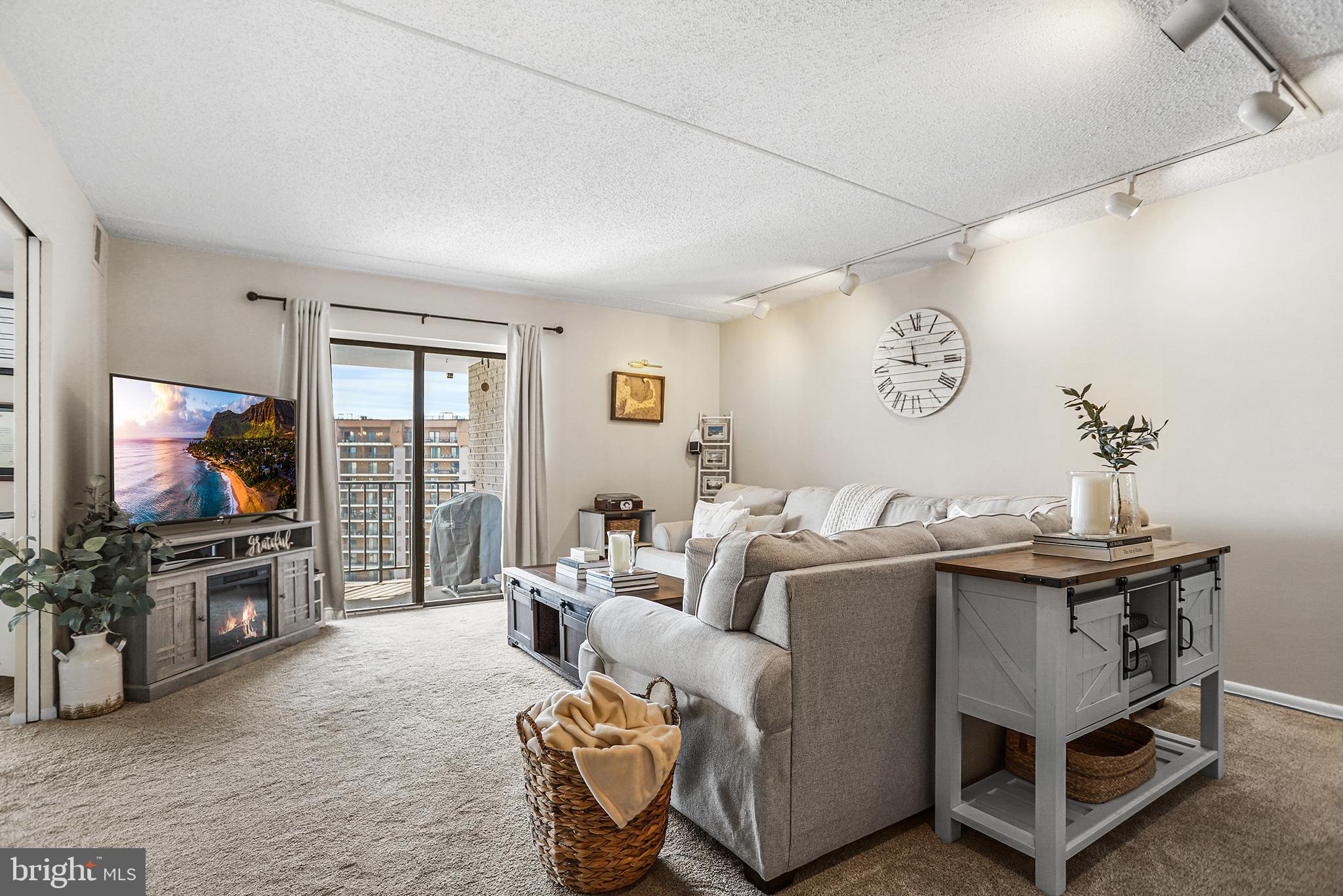 VALLEY FORGE TOWER - Residential