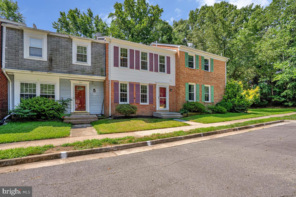 7821 GROVELAND SQUARE
