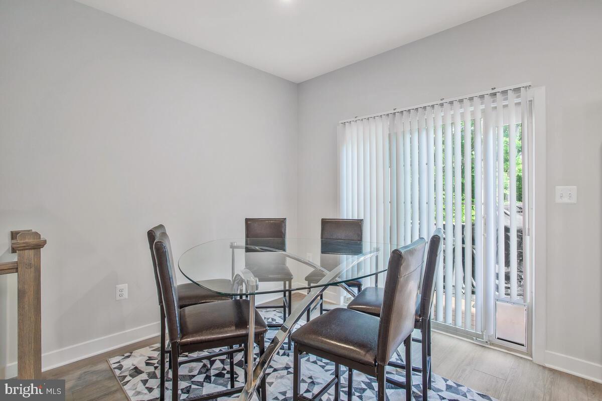 ARMSTRONG VILLAGE - Residential