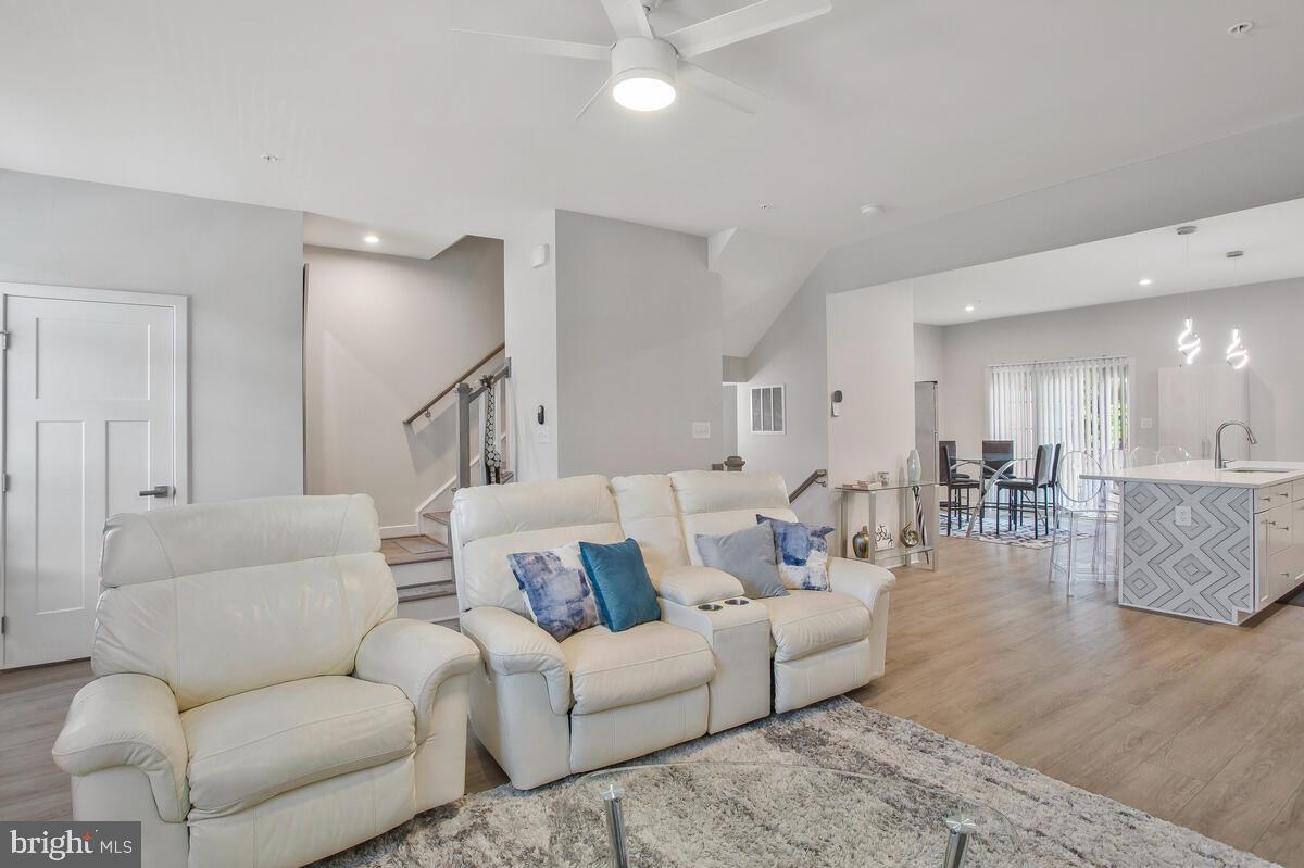 ARMSTRONG VILLAGE - Residential