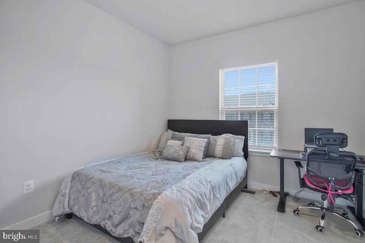 ARMSTRONG VILLAGE - Residential