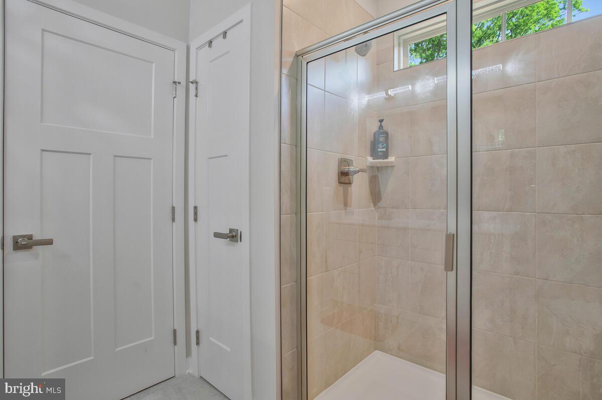 ARMSTRONG VILLAGE - Residential